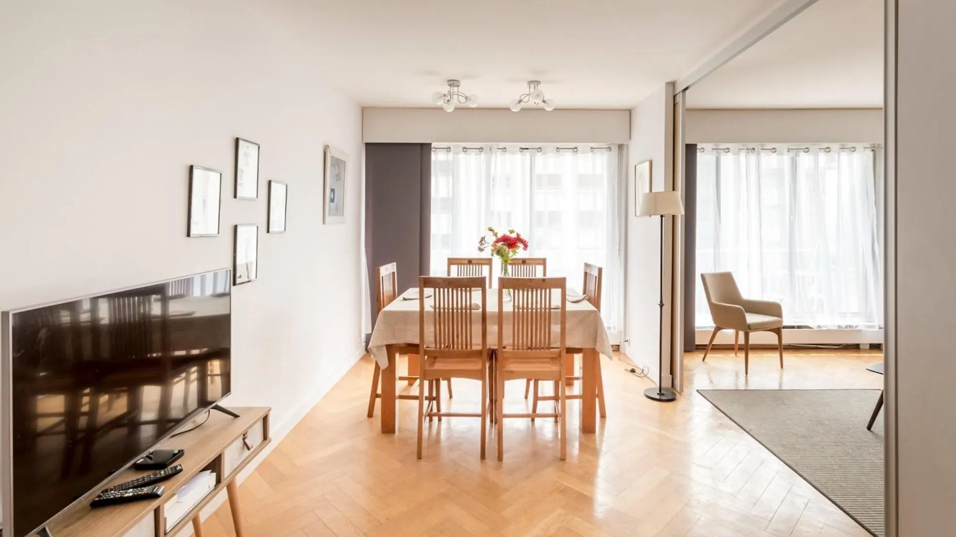 Eiffel Tower - 2br With Balcony - Cityapartmentstay *