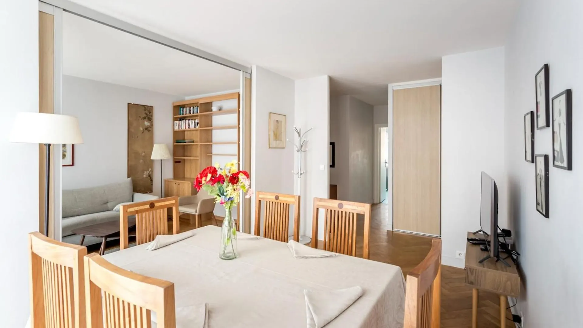 Lägenhet Eiffel Tower - 2br With Balcony - Cityapartmentstay *