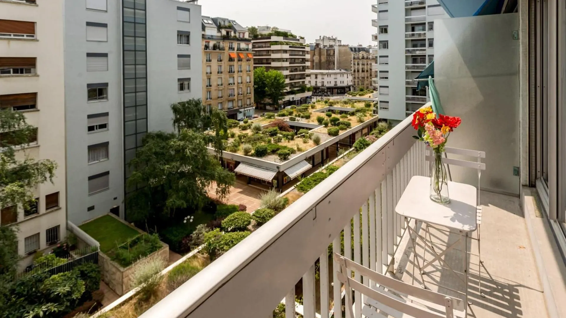 Eiffel Tower - 2br With Balcony - Cityapartmentstay Lägenhet Paris