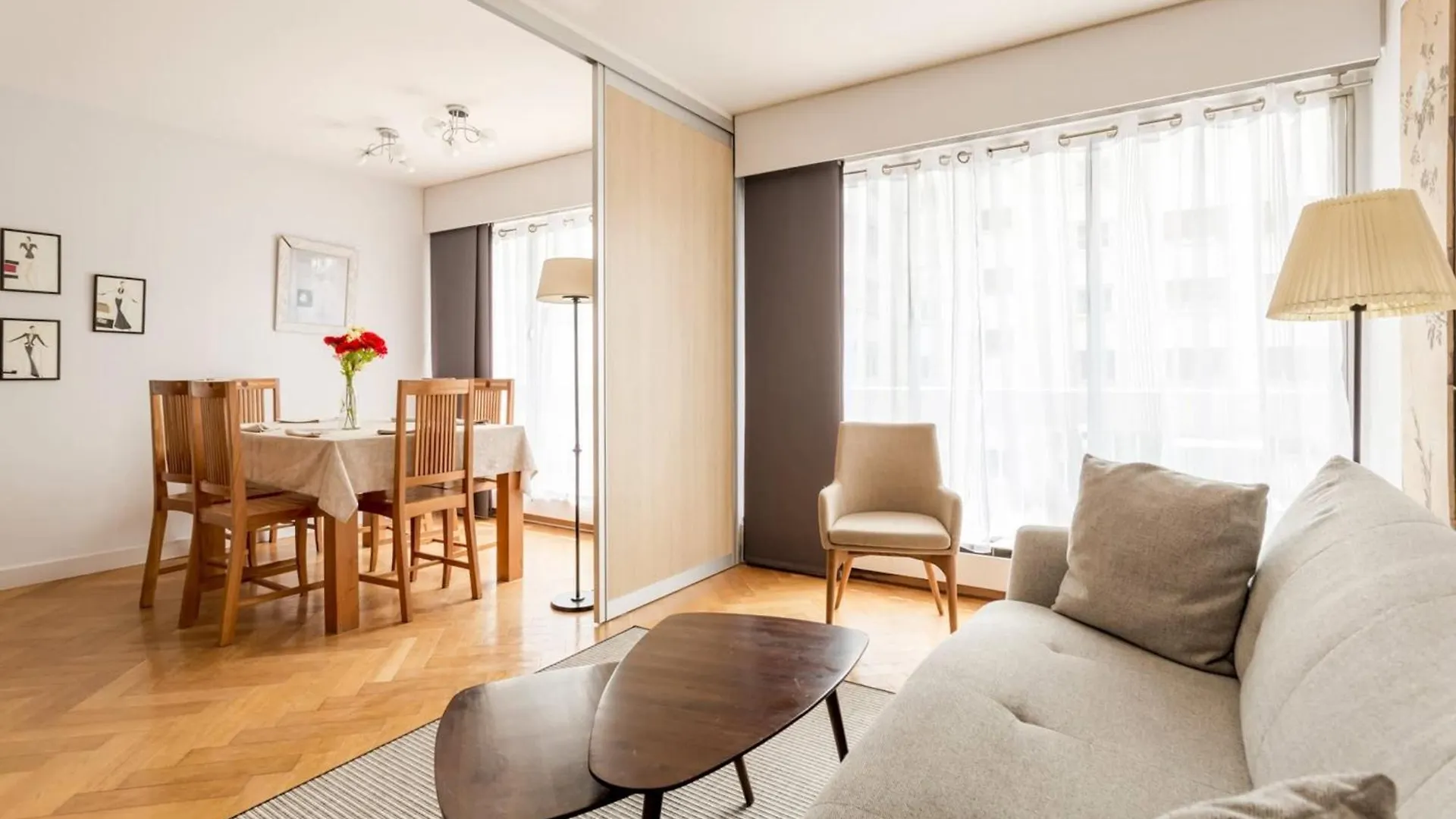 Eiffel Tower - 2br With Balcony - Cityapartmentstay *