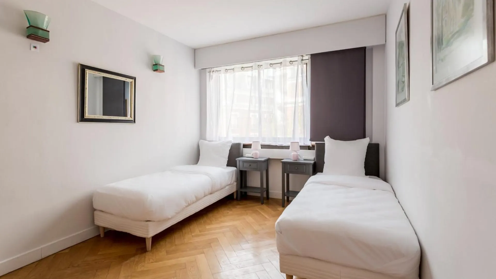 Eiffel Tower - 2br With Balcony - Cityapartmentstay Apartment