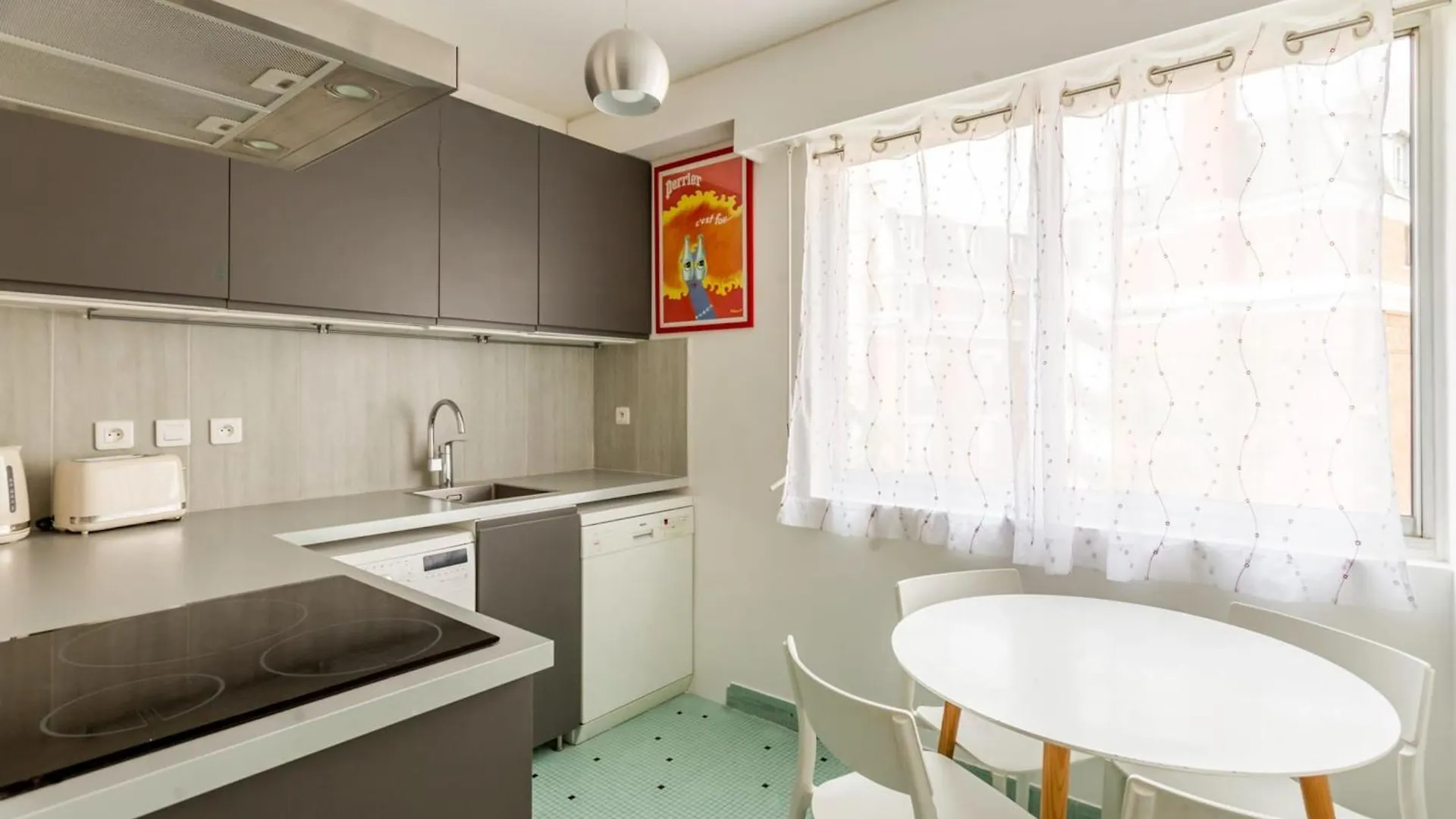 Apartment Eiffel Tower - 2br With Balcony - Cityapartmentstay *