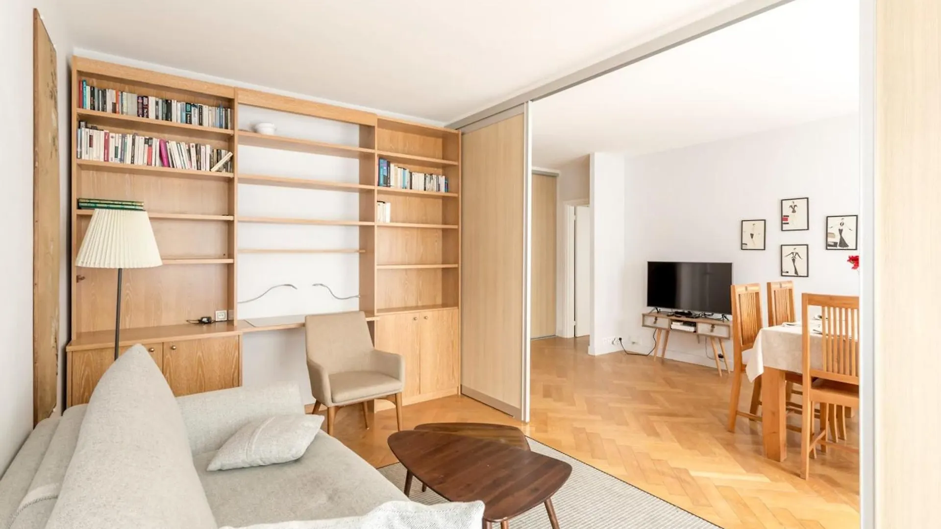 Eiffel Tower - 2br With Balcony - Cityapartmentstay * Paris